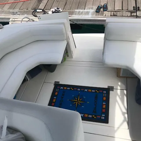 船屋 Yacht Cruiser 阿德耶