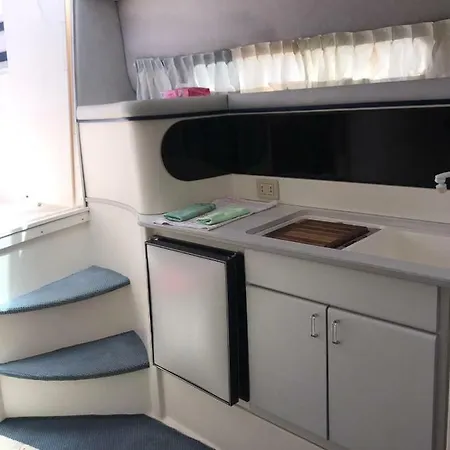 Yacht Cruiser